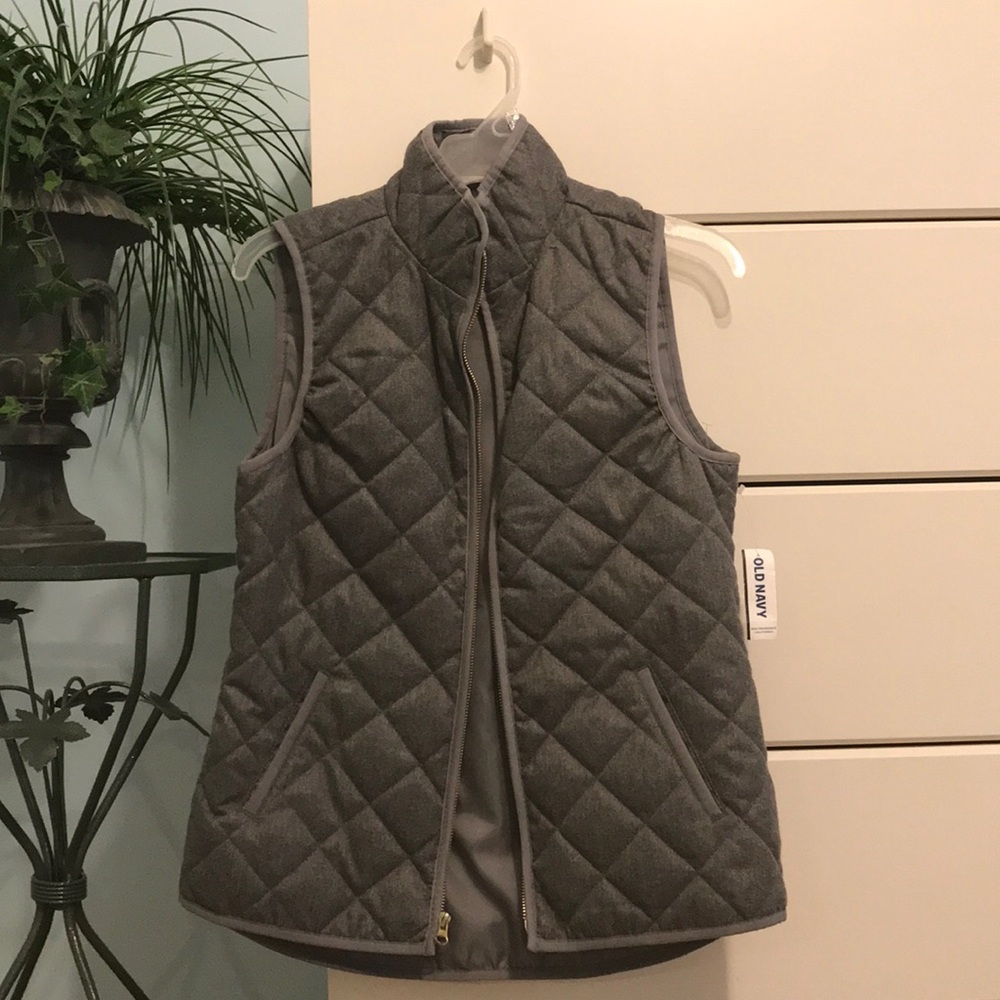 NWT Old Navy XS Grey Quilted Puffer Vest